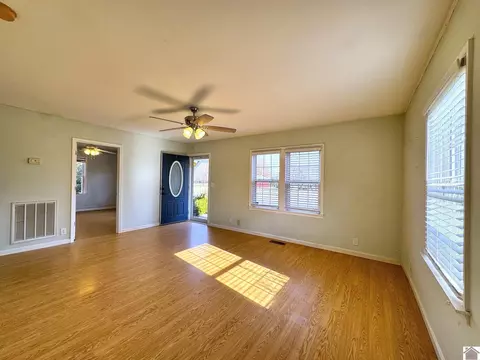 300 1st St, Hazel, KY 42049 photo 3