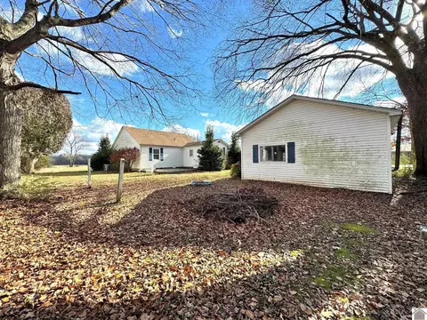 300 1st St, Hazel, KY 42049 photo 20