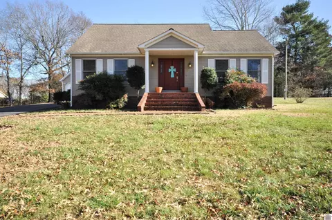 105 Chelmsford Estates Dr, Benton, KY 42025