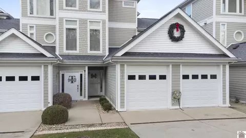 825 Marina Village Dr, Grand Rivers, KY 42045