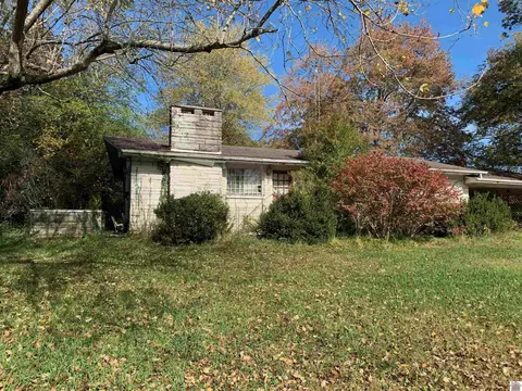 200 Meadow Green Cir, Murray, KY 42071