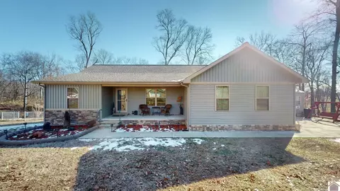 284 Oakcrest Dr, Murray, KY 42071