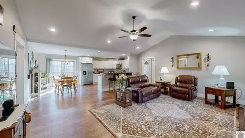 284 Oakcrest Dr, Murray, KY 42071 photo 3