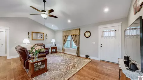 284 Oakcrest Dr, Murray, KY 42071 photo 2