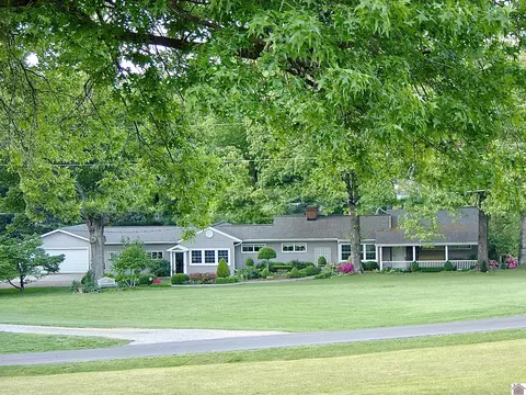 435 Lutes Rd, Paducah, KY 42001