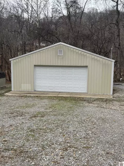 289 Oriole Dr, Eddyville, KY 42038