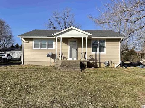 107 E Wilson St, Fredonia, KY 42411