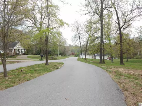 107 Kyabram Dr, Benton, KY 42025