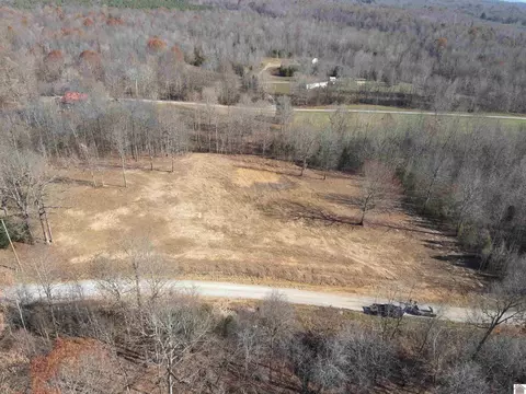 303 Kings Ridge Ct, Eddyville, KY 42038