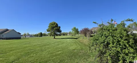 195 Hunters Ln, Calvert City, KY 42029
