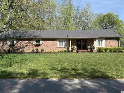 811 S 9th St, Murray, KY 42071