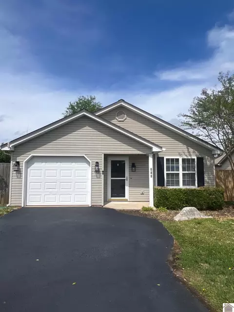 688 Hunters Ln, Hopkinsville, KY 42240