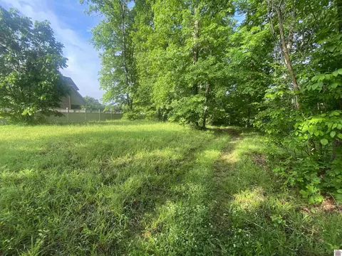 020 Cayuga Dr, Cadiz, KY 42211