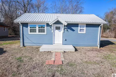 910 Walnut St, Benton, KY 42025