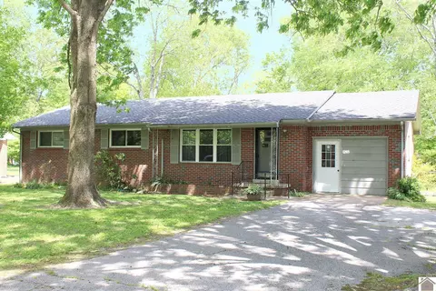 1203 Kirkwood Dr, Murray, KY 42071