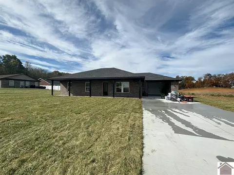 210 Clover, Paducah, KY 42003