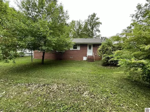 901 Olive St, Murray, KY 42071 photo 2