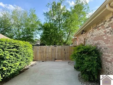 2209 Carol Dr, Murray, KY 42071 photo 2