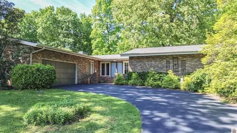 131 Barnes Dr, Paducah, KY 42003