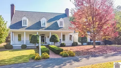 1070 Champion Ln, Paducah, KY 42003