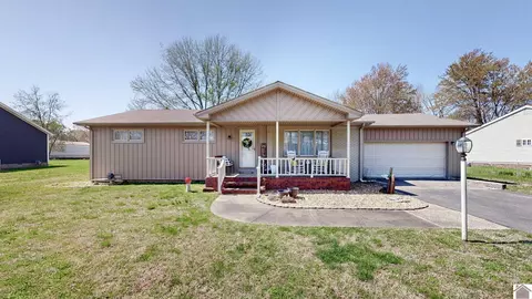 111 Honeysuckle Ln, Murray, KY 42071