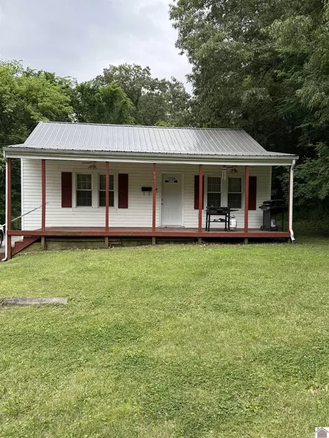 904 W 10th St, Benton, KY 42025