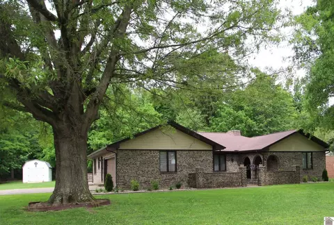 501 Oakcrest Dr, Paducah, KY 42001