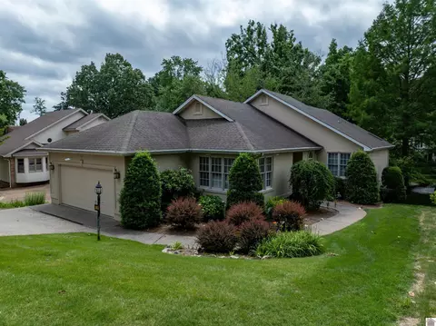 1055 Lakeview Dr, Paducah, KY 42003