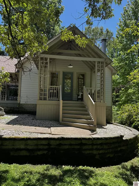 555 Massac Church Rd, Paducah, KY 42001