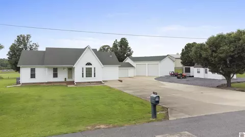 99 Jacey Blake Dr, Calvert City, KY 42029