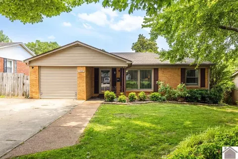 1310 Hilltop Dr, Mayfield, KY 42066
