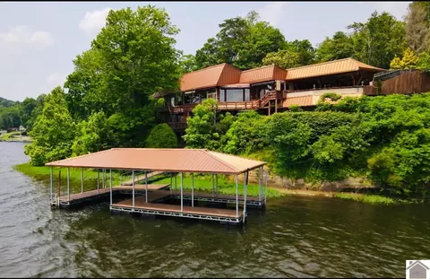 643 Lakeshore Dr, Dawson Springs, KY 42408