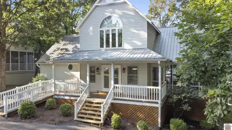 513 Yacht Dr, Grand Rivers, KY 42045