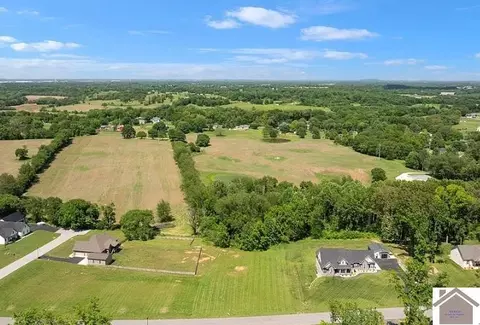 242 Crabtree Ln, Bowling Green, KY 42103