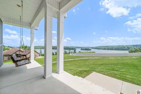 995 Rose Ln, Eddyville, KY 42038