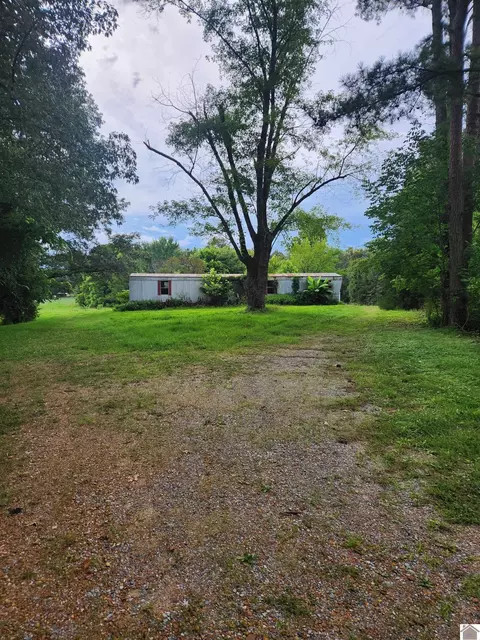 1000 Mccracken County Rd, Boaz, KY 42027