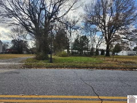 627 N 9th St, Paducah, KY 42001