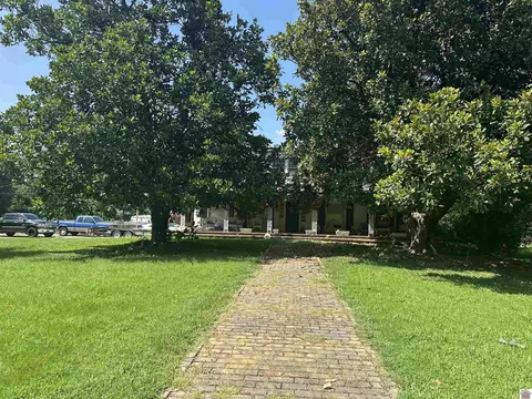 607 Backusburg Rd, Mayfield, KY 42066