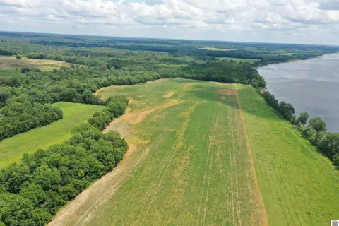 888 Haddox Ferry Rd, Smithland, KY 42081