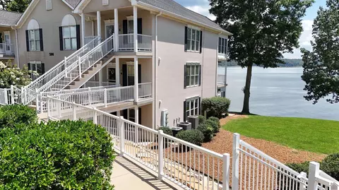 586 Moon Bay Dr, Kuttawa, KY 42055