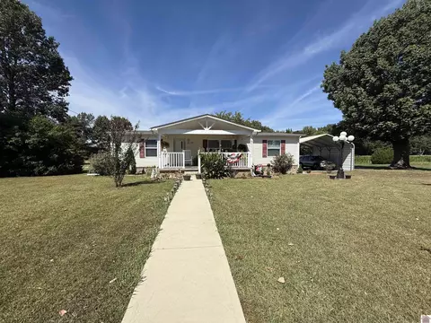 820 3rd St, Hazel, KY 42049 photo 2