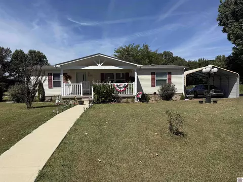 820 3rd St, Hazel, KY 42049