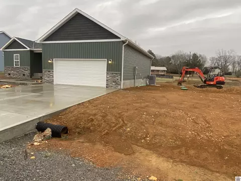 44 Fieldstone Cir, Cadiz, KY 42211