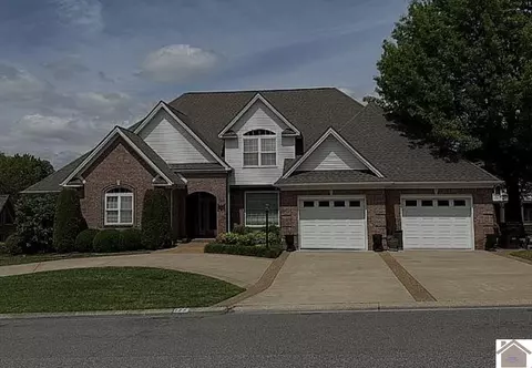 135 High Pointe Dr, Paducah, KY 42003
