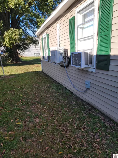 301 E St, Benton, KY 42025 photo 10