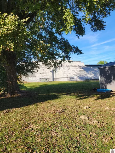 301 E St, Benton, KY 42025 photo 9