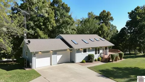 333 Richmond Rd, Eddyville, KY 42038
