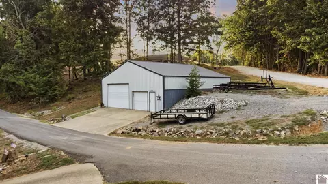 639 Spring Hill Dr, Eddyville, KY 42038
