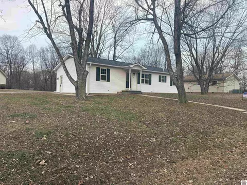 40 Black Knight Dr, Calvert City, KY 42029