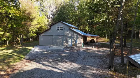 84 Gilstrap Rd, Morgantown, KY 42261